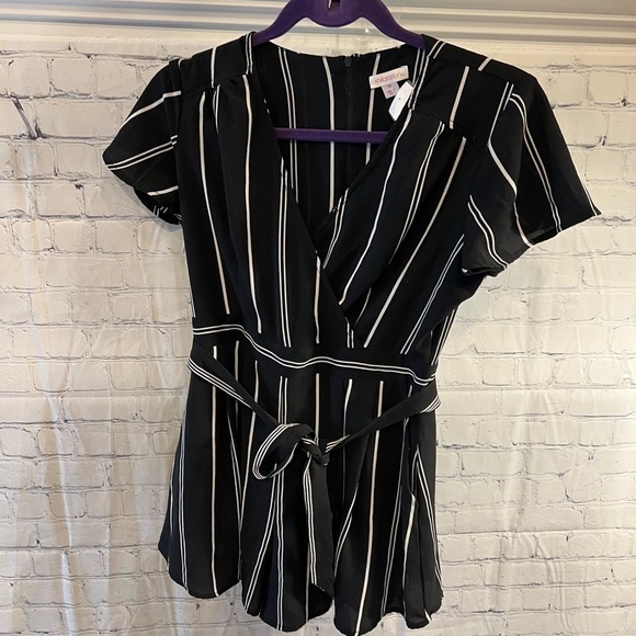 Xhilaration Size Medium Black & White Striped - Picture 5 of 15